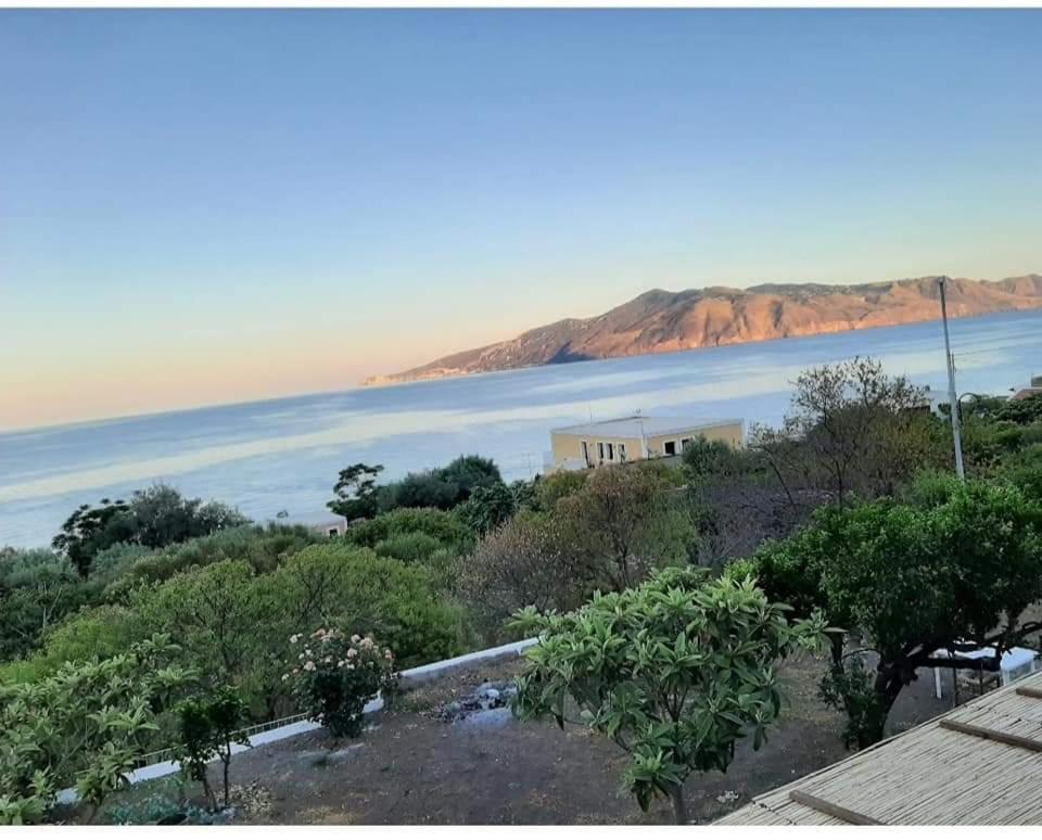 Villa Insolia Santa Marina Salina Bilik gambar